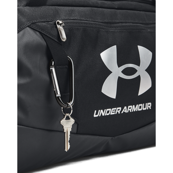 Odkrijte Under Armour Undeniable 5.0 Medium Duffle Bag, idealno športno torbo za aktivne posameznike. Z vodoodbojno zaščito in prostornino 58 litrov, nudi trajnost in funkcionalnost. Številni žepi za enostavno organizacijo in oblazinjen ramenski trak.