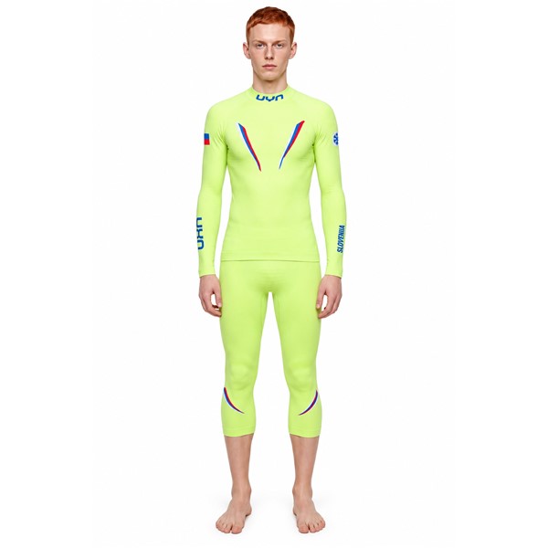 UYN NATYON BIOMORPH SLOVENIA je vrhunska unisex funkcionalna majica z dolgimi rokavi in visokim ovratnikom, zasnovana za smučanje in intenzivne zimske aktivnosti, z inovativnimi materiali BioLight, Ecolypt, Flexicorn in Kapok.