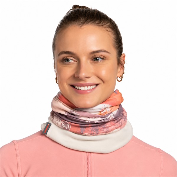 Originalna večnamenska tuba BUFF® Polar Metly Multi z atraktivnim večbarvnim vzorcem. Topla in mehka flisasta konstrukcija, štirismerna raztegljivost in 97 % recikliranih materialov. Primerna za smučanje, deskanje na snegu, pohodništvo, zimske sprehode in vsakodnevno uporabo.