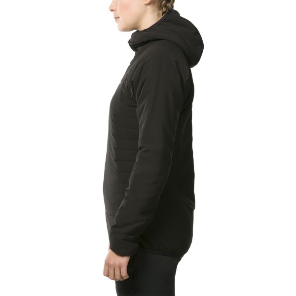 Topla izolacijska jakna, ki izkoristi trajne lastnosti sintetične izolacije in nato doda neprekosljivo vrednost toplote do teže. Mešanica teh dveh materialov nato omogoča Berghausu uporabo lažje tkanine za obraz.