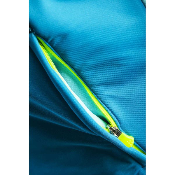 The women's CRAFT STORM jacket is a warm and smooth jacket lined with fleece. It is primarily from the cross-country skiing collection, but this versatile piece of clothing can be used for all winter sports.