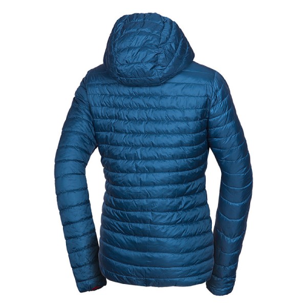 Lahka, priročna izolacijska jakna, zasnovana za hladno vreme. Ohranja toploto, izdelana je iz trpežnih materialov, ima preverjen kroj in univerzalno uporabnost. Ovratnik je ojačan z izolacijo, fiksna 2D kapuca pa ščiti pred izgubo toplote. 