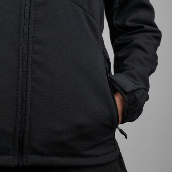 The Elan softshell jacket is designed for dynamic activities and variable weather. Made from stretchy fabric, it offers freedom of movement and comfort. The hood protects against the elements, while adjustable cuffs allow for a customizable fit.