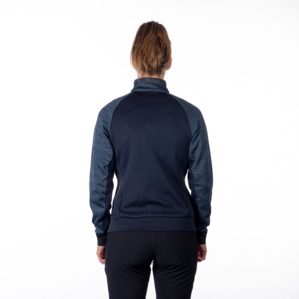The warm pullover made of mélange fleece is suitable as a universal mid-layer. As a second layer, it has countless uses throughout the year. Thanks to its airy construction, it effectively wicks away sweat. It features two practical pockets in the front.