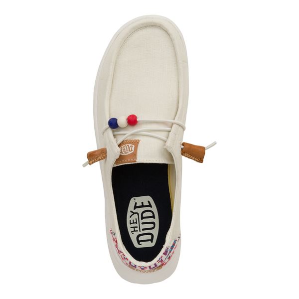 Ženska obutev HEYDUDE WENDY PEAK BAJA STRIPE 40739 prikazuje lahek in udoben model superg z izrazitim barvitim črtastim vzorcem. “Baja stripe” dizajn daje obutvi sproščen, poletno navdahnjen videz, ki izstopa v vsakodnevnih kombinacijah. Mehki in zračni materiali zagotavljajo prijetno prileganje stopalu ter dobro udobje pri nošenju. Elastična zasnova omogoča enostavno obuvanje, lahek podplat pa nudi dobro blaženje in stabilnost pri hoji, zato je model primeren za prosti čas.