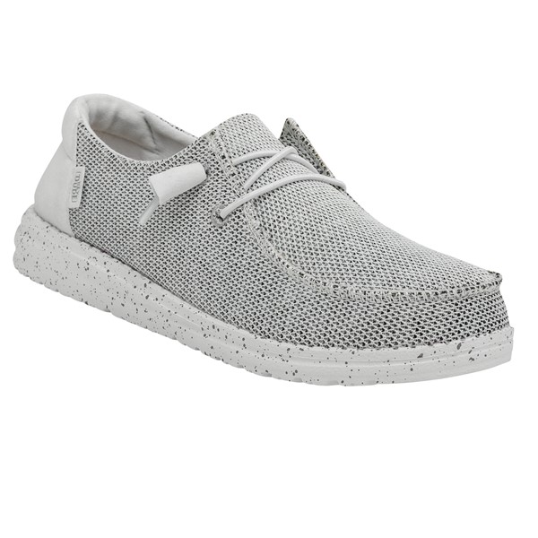 Ženski slip-on čevlji HEYDUDE Wendy Sox 40078-1KA v sodobnem casual videzu. Lahkotna tekstilna obutev z mehkim zgornjim delom, prilagodljivim krojem in udobnim podplatom za sproščen korak skozi ves dan. Idealen model za prosti čas, sprehode in vsakodnevno udobje.