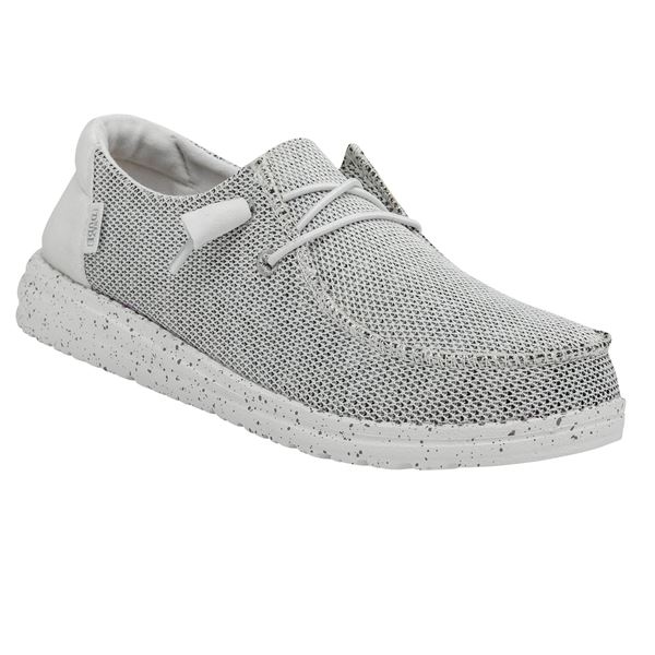Ženska obutev HEYDUDE WENDY SOX 40078 prikazuje izjemno lahek in sodoben “sock” model superg, ki se popolnoma prilagodi stopalu. Raztegljiv zgornji del v obliki nogavice zagotavlja udobno prileganje, mehak občutek in enostavno obuvanje brez vezalk. Minimalističen dizajn poudarja športno-eleganten videz, medtem ko lahek podplat nudi dobro blaženje in stabilnost pri vsakodnevni hoji. Model je primeren za prosti čas, sprehode in sproščene vsakodnevne kombinacije.