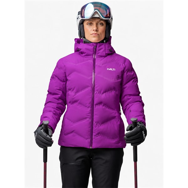 Ženska nepremočljiva smučarska jakna HALTI Nordic Arcty II Vivid Purple v izrazito vijolični barvi. Vodni stolpec 15.000 mm, zračnost 15.000 g/m²/24 h, izolacija Microtherm Arcty in napredna konstrukcija X-Welded zagotavljajo toplotno udobje ter zaščito pred zimskimi vremenskimi vplivi. Jakna ima nastavljivo kapuco, prezračevalne zadrge, notranjo snežno zaščito, elastične manšete in praktične žepe.