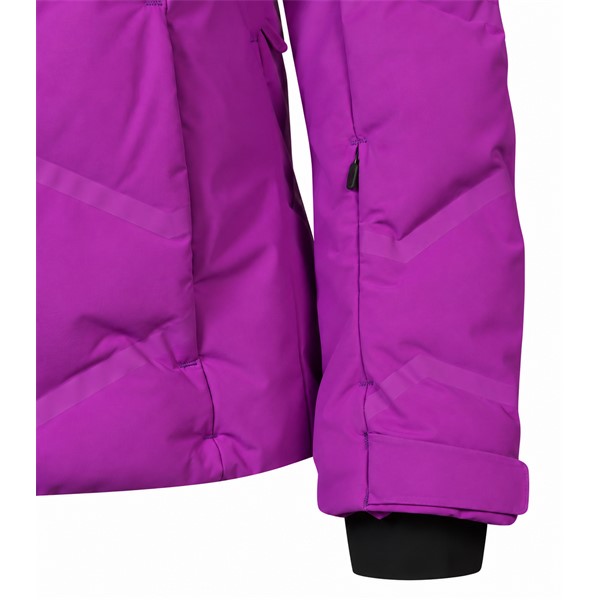 Ženska nepremočljiva smučarska jakna HALTI Nordic Arcty II Vivid Purple v izrazito vijolični barvi. Vodni stolpec 15.000 mm, zračnost 15.000 g/m²/24 h, izolacija Microtherm Arcty in napredna konstrukcija X-Welded zagotavljajo toplotno udobje ter zaščito pred zimskimi vremenskimi vplivi. Jakna ima nastavljivo kapuco, prezračevalne zadrge, notranjo snežno zaščito, elastične manšete in praktične žepe.
