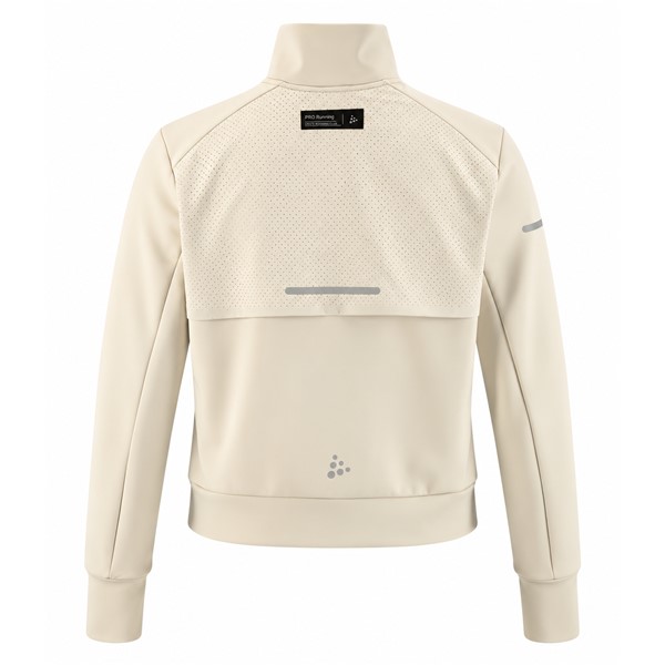 Originalna ženska tehnična tekaška jakna CRAFT SubZ Jacket 4 W Plaster v svetlo bež barvi. Napredna trislojna konstrukcija na sprednjem delu zagotavlja zaščito pred vetrom in prijetno toplotno udobje, mehka dvoslojna jersey tkanina na rokavih in hrbtu pa omogoča prilagodljivost med gibanjem. Perforirani prezračevalni elementi, dva skrita žepa z zadrgo in odsevni potiski zagotavljajo dodatno funkcionalnost pri intenzivnem teku v hladnem vremenu.