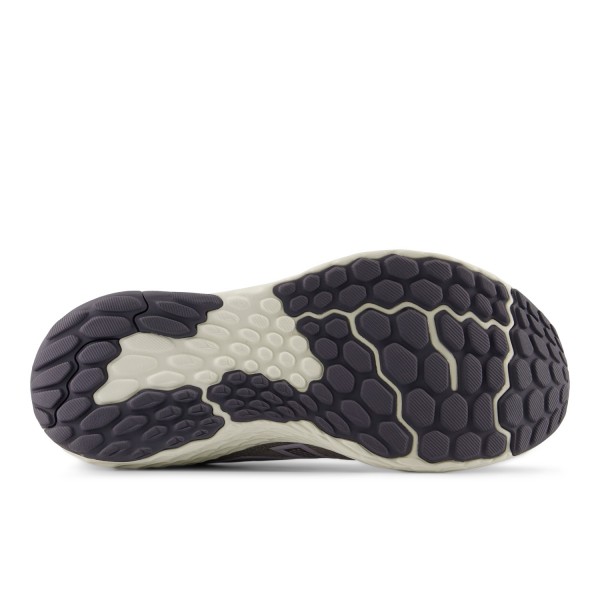 Ženske tekaške superge New Balance Evoz V4 z odzivno vmesno podlogo, lahkotno in zračno zgornjico ter udobnim podplatom za stabilen in energičen tek.