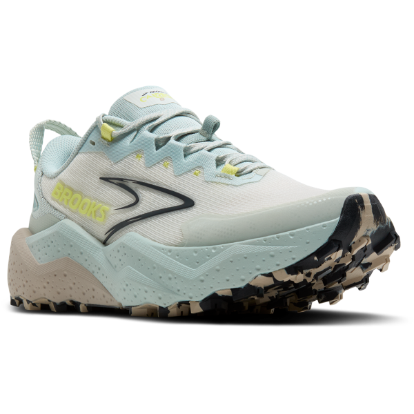 Caldera 8 is designed as an excellent companion for ultra trails from the first to the last kilometer. We took into account the feedback from professional trail runners.