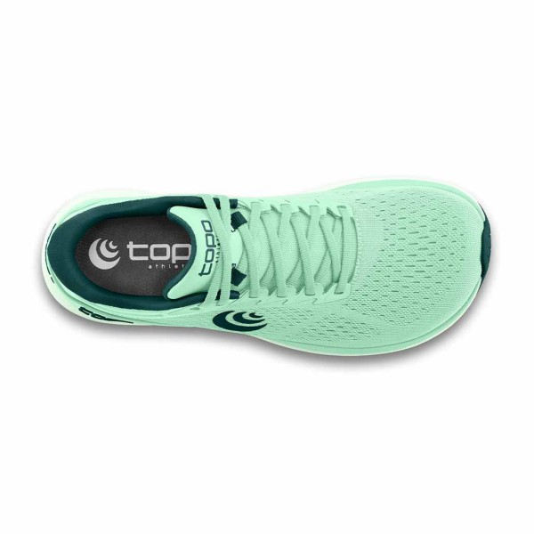 Zadnja posodobitev našega tekaškega copata Phantom 3  sedaj prinaša svojo najmehkejšo, najlažjo in najbolj odzivno izkušnjo doslej. Osvežen in poenostavljen zgornji del je izdelan iz posebnega materiala.