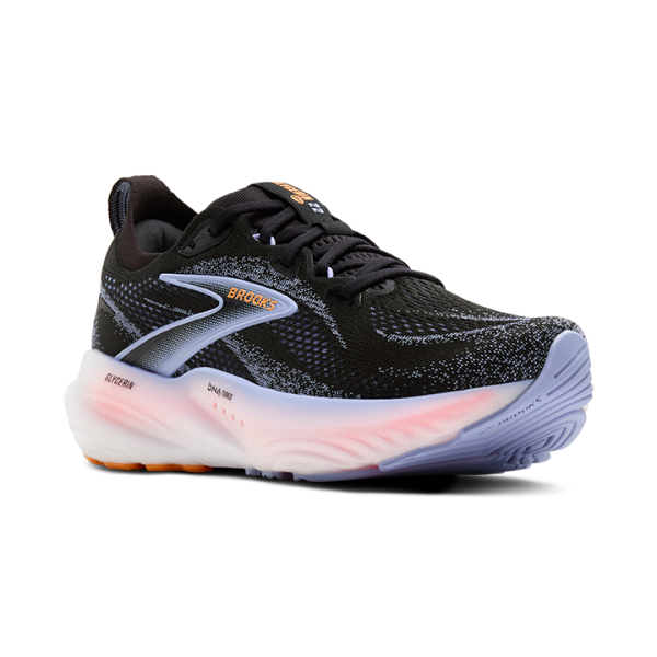 The updated Glycerin model offers DNA Tuned, our new cushioning enriched with nitrogen in the midsole, ensuring soft landings and responsive push-offs with every step.