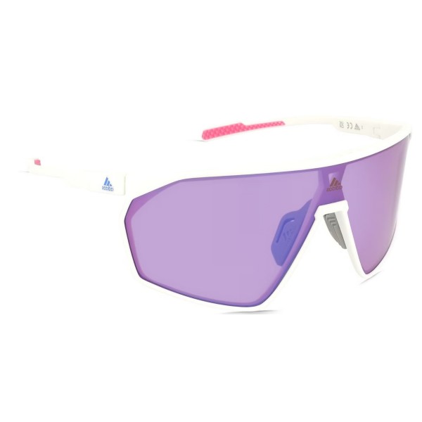 Adidas Sport SP0073 so vrhunska športna sončna očala iz adidas sport kolekcije, zasnovana posebej za tek ali kolesarstvo. Imajo velik športen plastičen okvir, ki zagotavlja trpežnost in stabilnost med aktivnostmi.