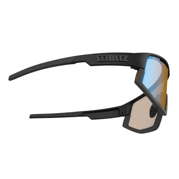 BLIZ Active Vision športna sončna očala z Nano Optics Nordic Light lečo zagotavljajo vrhunski kontrast, 100 % UV zaščito in popolno prileganje. Idealna za kolesarjenje, tek, smučanje in aktivne športe.