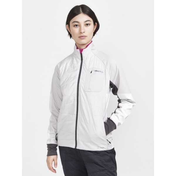 The functional jacket CRAFT CORE Nordic Training Insulate is a versatile jacket primarily designed for cross-country skiing and other intense activities in cold conditions. The jacket is equipped with quilted insulation in the front for added warmth,