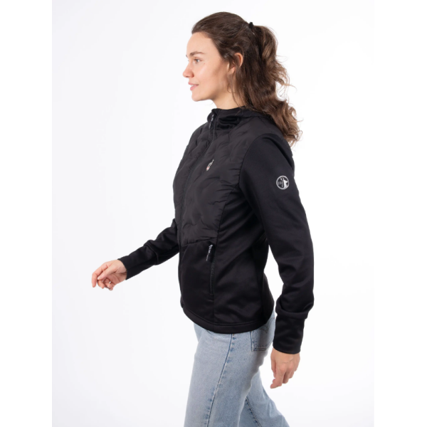 Ženska hibridna jopica AULP VOLTA združuje raztegljive materiale in toplotno varjene prešite dele za optimalno toplino in svobodo gibanja. Z nastavljivo kapuco je idealna za outdoor aktivnosti v hladnejšem vremenu.