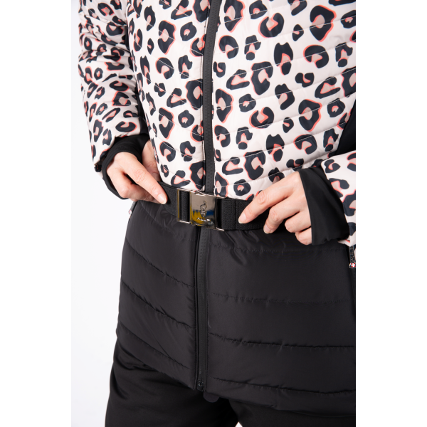 Popolna kombinacija stila in funkcionalnosti: ženska smučarska jakna AULP Capri Leopard z 15K/15K membrano, toplotno izolacijo do 300 g, odstranitvijo kapuce in dizajnom v leopard vzorcu. Zanesljiva zaščita in eleganca na smučišču.