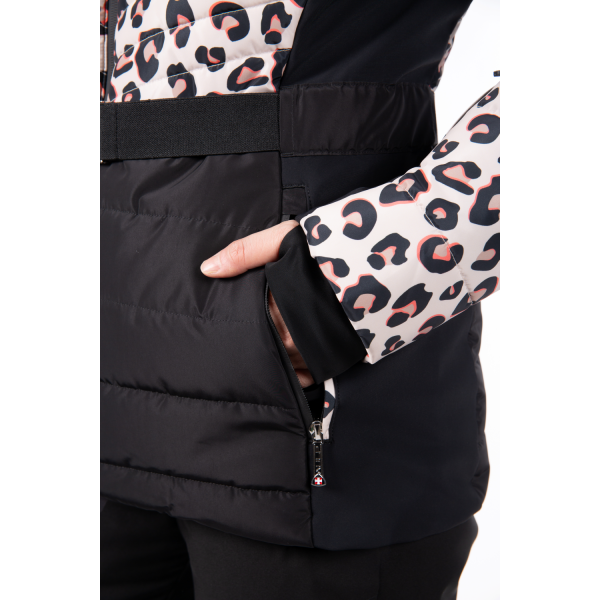 Popolna kombinacija stila in funkcionalnosti: ženska smučarska jakna AULP Capri Leopard z 15K/15K membrano, toplotno izolacijo do 300 g, odstranitvijo kapuce in dizajnom v leopard vzorcu. Zanesljiva zaščita in eleganca na smučišču.