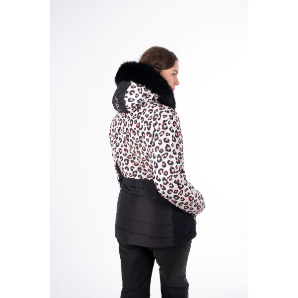 Popolna kombinacija stila in funkcionalnosti: ženska smučarska jakna AULP Capri Leopard z 15K/15K membrano, toplotno izolacijo do 300 g, odstranitvijo kapuce in dizajnom v leopard vzorcu. Zanesljiva zaščita in eleganca na smučišču.