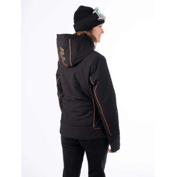 Ženska smučarska jakna AULP CELLY nudi vodoodporno in zračno zaščito, popolnoma lepljene šive ter snežni pas za brezskrbno smučanje. Stranski softshell paneli zagotavljajo večjo svobodo gibanja in udobje v vseh razmerah.