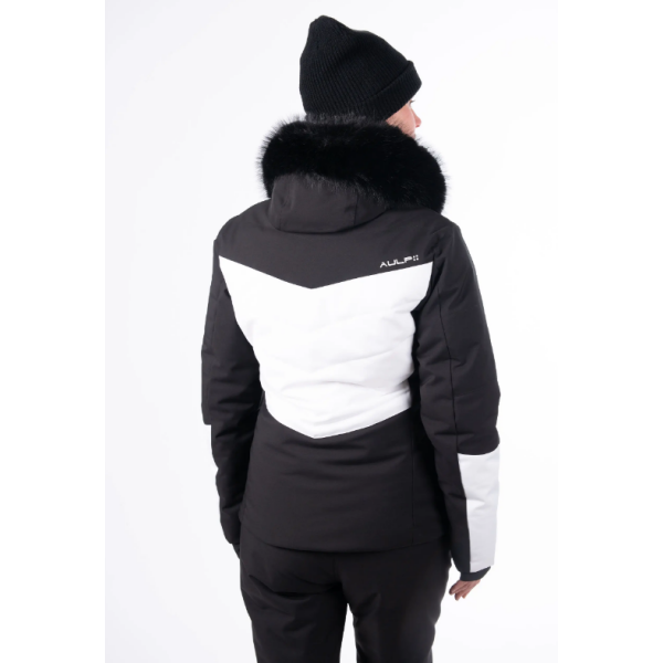 The women's ski jacket AULP SANDI combines an elegant look, top-notch thermal insulation, and 15K/15K protection against snow and wind. Ideal for demanding skiers.