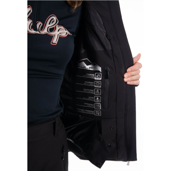 The women's ski jacket AULP SANDI combines an elegant look, top-notch thermal insulation, and 15K/15K protection against snow and wind. Ideal for demanding skiers.