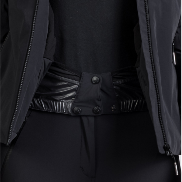 Ženska smučarska jakna NORTHFINDER DEBBY združuje raztegljiv 10K/10K material, izolacijo PrimaLoft® Eco Black in RECCO® varnostni sistem. Elegantna, topla in vodoodporna izbira za zahtevne smučarke.