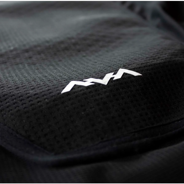 Ženska zaščita za hrbet FLAXTA BEHOLD združuje varnost, udobje in fleksibilnost. Zračna, lahka in certificirana po EN 1621-2. Idealna za smučanje in deskanje.