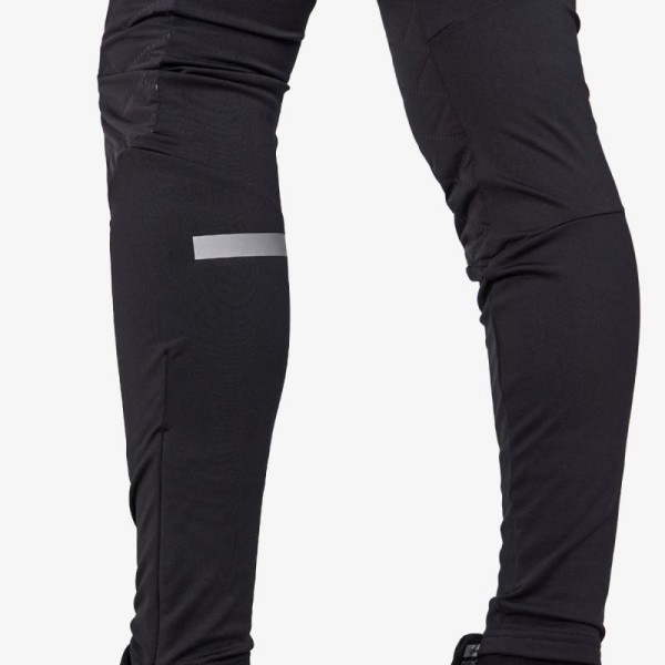 The women's long leggings CRAFT ADV SUBZ TIGHTS 3 are very functional leggings for winter activities such as running, hiking, and cross-country skiing. With a special quilted, padded, insulation membrane on the front.