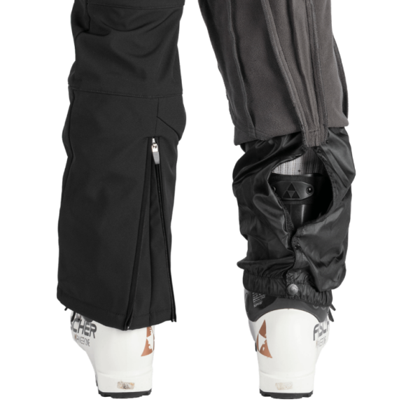 Odkrijte udobne in tople ženske softshell smučarske hlače Northfinder Taya z vodnim stolpcem 10.000 mm, zračnostjo 5.000 g/m²/24 h, notranjimi gamašami in ojačanim spodnjim delom. Idealne zimske hlače za smučanje z odlično zaščito proti vetru in vlagi.