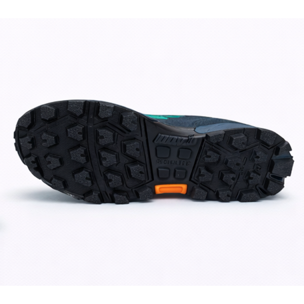 Ženske trail superge INOV8 ROCLITE G 275 z Graphene Grip podplatom in Powerflow blaženjem. Lahke, udobne in idealne za tek po suhem, mokrem ali skalnatem terenu.