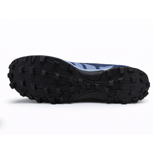 Ženske trail superge INOV8 X-TALON 212 z 8 mm čepki in Stickygrip podplatom za maksimalen oprijem v blatu in na skalah. Lahke, hitre in natančne – idealne za tekmovanja in tehničen teren.