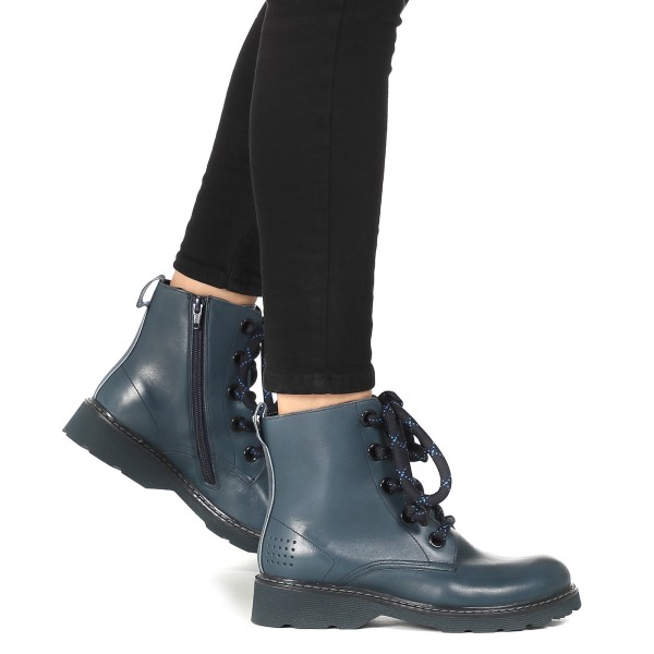 Ženski bulerji TBS ZOKETIS so vrhunskega videza in vsestranskega stila, primerni za različne priložnosti. Kot zimski čevlji zagotavljajo udobje in toplino, hkrati pa so izdelani iz visokokakovostnega usnja, kar zagotavlja dolgotrajno vzdržljivost.