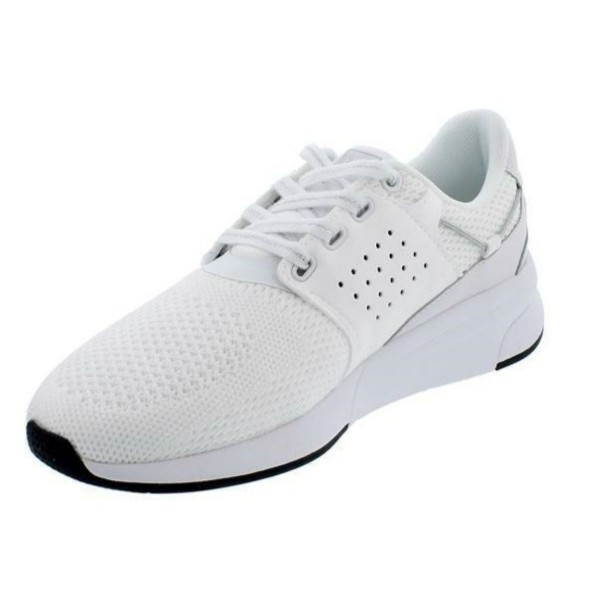 Ženske superge TBS CLADELL predstavljajo popolno združitev moderne oblike in udobja. Njihova zračna zasnova omogoča udobno in zračno nošenje v vseh situacijah. Poleg tega odličen oprijem podplata zagotavlja stabilnost in varnost pri vsakem koraku.