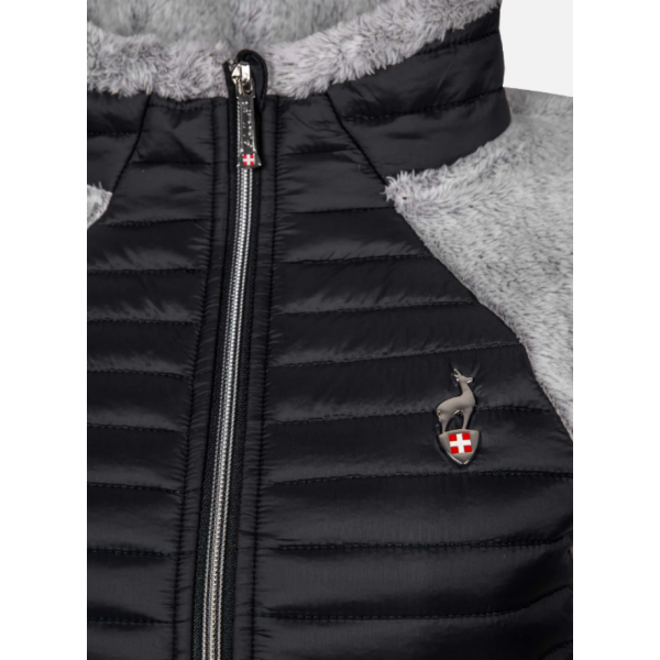 Ženski brezrokavnik AULP UNIMA FEMME GILET POLAIRE iz umetnega krzna je popoln za dneve, ko iščete udobje, ne da bi žrtvovali kanček topline.Ženski brezrokavnik AULP UNIMA FEMME GILET POLAIRE  lahko priročno oblečete čez majico ali srajco. 