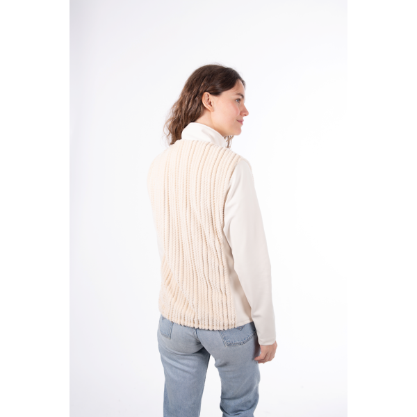 Odkrij udoben in raztegljiv ženski midlayer AULP CISSY SWANN. Popoln kot topli srednji sloj za smučanje, pohodništvo ali vsakdan. Izjemna zračnost, mehak flis in vrhunska svoboda gibanja. Naroči pri AS Sport Outlet!