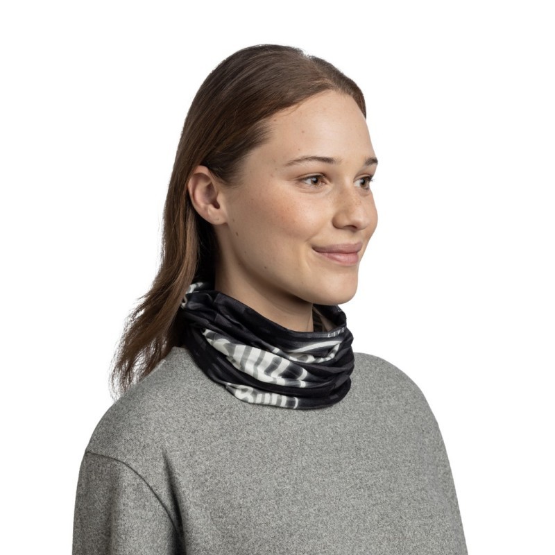 Topla in vsestranska BUFF® tuba Nedre Graphit nudi zaščito pred soncem, vetrom in mrazom. Idealna za tek, smučanje, pohodništvo in outdoor aktivnosti.