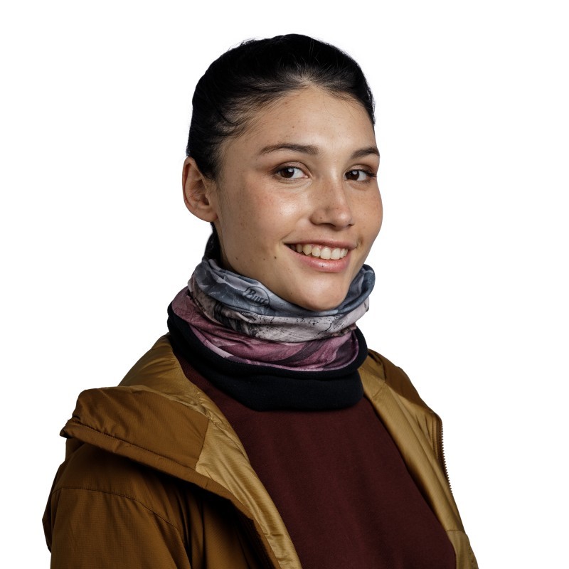 Ostanite topli in zaščiteni z BUFF® Polar Eryna Multi, vsestransko toplo tubo za zimske aktivnosti na prostem. Raztegljiva, brezšivna in izdelana iz recikliranih materialov, idealna za tek na smučeh, smučanje, pohodništvo in druge zimske športe.