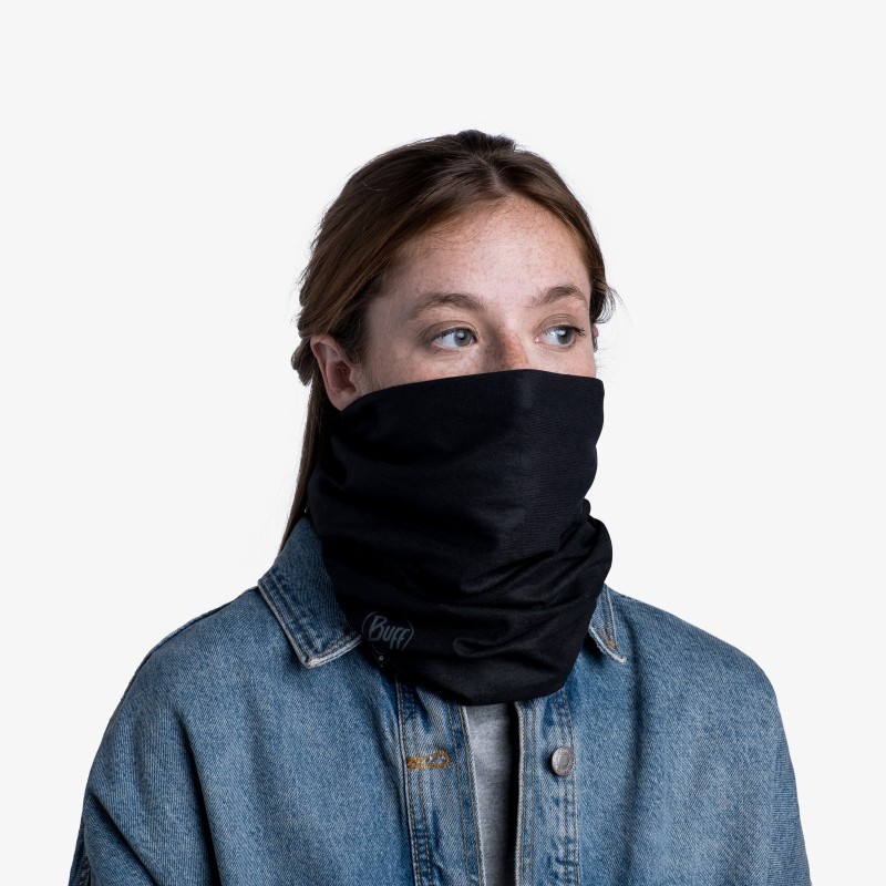 BUFF® POLAR Reversible Solid Black, toplo in obojestransko tubo za zimske športe in aktivnosti na prostem. Iz recikliranih materialov, z PRIMALOFT BIO flisom, UPF 50 zaščito in 4-smerno raztegljivostjo. Idealna za smučanje, tek na smučeh, pohodništvo.