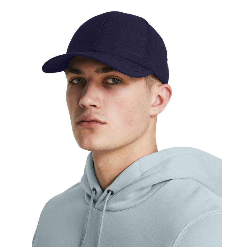 The men's hat Under Armour M Iso-Chill ArmourVent STR is designed for active men looking for comfort and protection during sports activities. Equipped with Iso-Chill technology, the hat reduces the feeling of heat and cools the skin.
