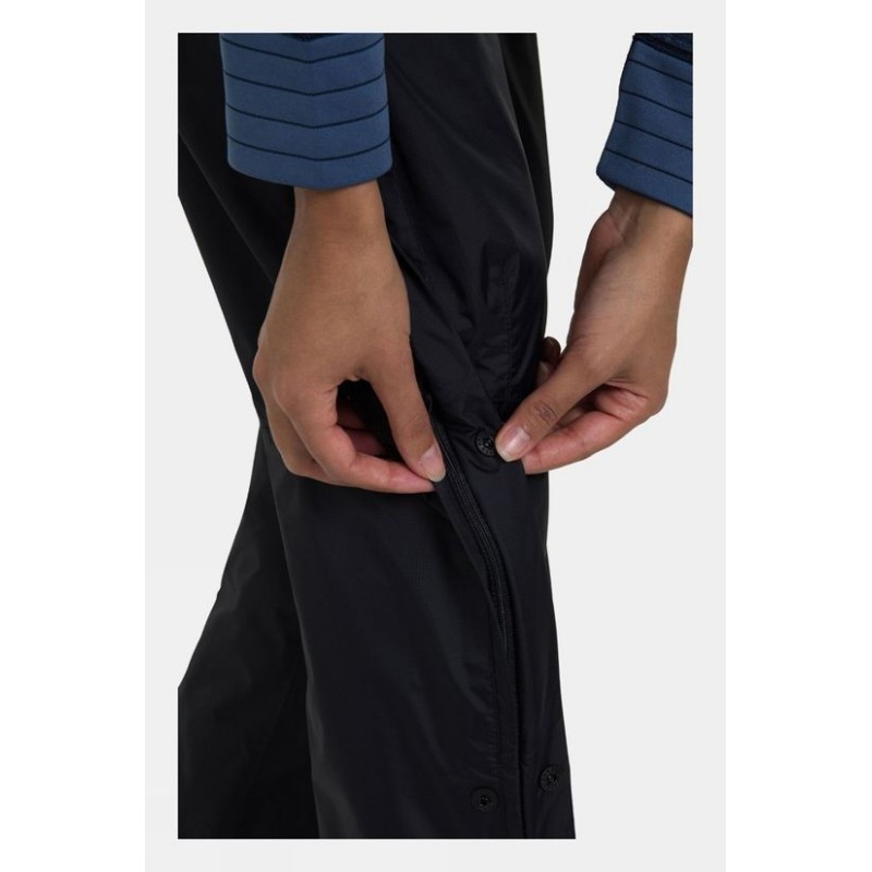 Dežne hlače v katerih ostanete suhi tudi v naslabšem vremenu.