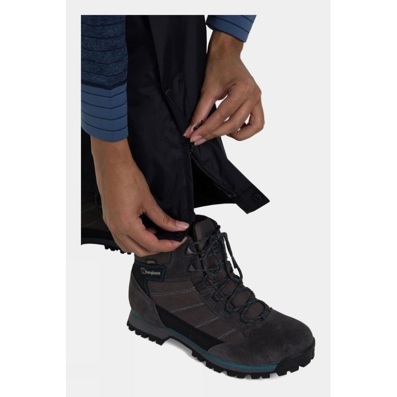 Dežne hlače v katerih ostanete suhi tudi v naslabšem vremenu.