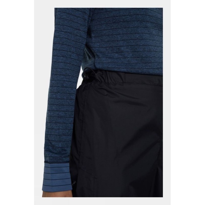 Dežne hlače v katerih ostanete suhi tudi v naslabšem vremenu.