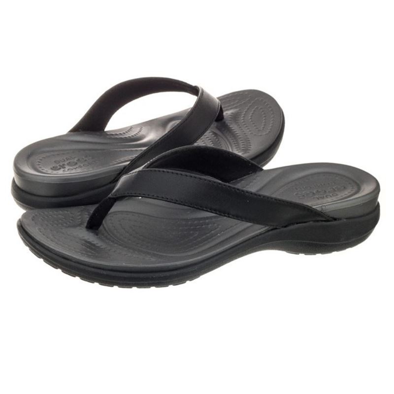 Crocs Capri V Flip W 202502 so elegantne ženske japonke z mehkimi paščki in udobnim vložkom iz pene Croslite™, ki zagotavlja prijetno blaženje in podporo pri vsakem koraku. Primerne so za vsakodnevno nošenje, poletne sprehode, dopust in prosti čas.