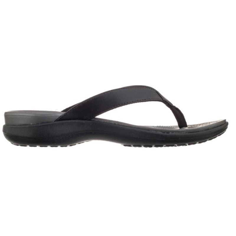 Crocs Capri V Flip W 202502 so elegantne ženske japonke z mehkimi paščki in udobnim vložkom iz pene Croslite™, ki zagotavlja prijetno blaženje in podporo pri vsakem koraku. Primerne so za vsakodnevno nošenje, poletne sprehode, dopust in prosti čas.