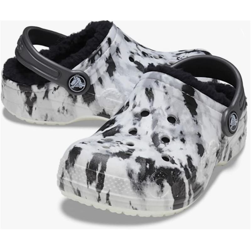 Crocs Baya Printed Lined Clog Kids 205888 topli otroški natikači z mehko notranjo podlogo, Croslite™ podplatom in igrivim potiskom za udobje in zaščito v hladnejših dneh.