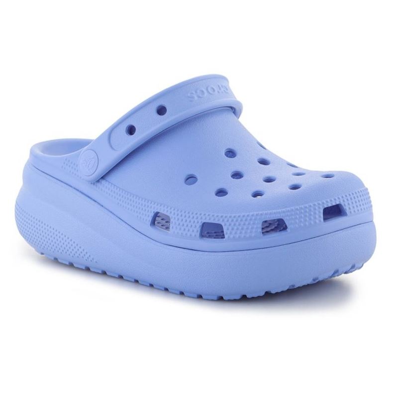 Otroški natikači Crocs Classic Crocs Cutie Clog Kids 207708 z igrivim dizajnom, lahkotno zasnovo in vrtljivim petnim paščkom za udobno vsakodnevno uporabo.