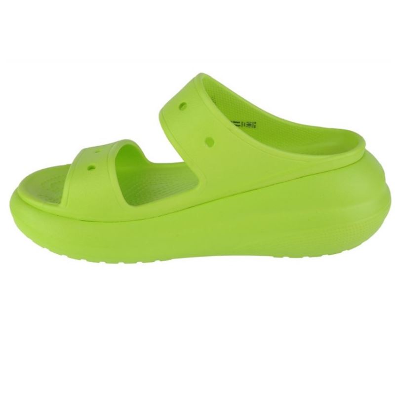 Modni in udobni Crocs sandali z izrazitim povišanim podplatom za sodoben poletni videz. Lahka konstrukcija in značilno Crocs udobje zagotavljata brezskrbno nošenje skozi ves dan.